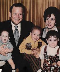 It is also packed with unusual trivia, exclusive interviews and much more. Her Dad Was A Serial Killer She S Solving His Crimes