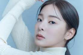Writing, direction, acting combine to keep portrait of a beauty on the right side of the track, not giving in to easy and cheap solutions. Seol In Ah Talks About Working With Shin Hye Sun Kim Jung Hyun And More On Mr Queen Soompi