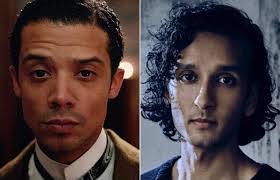 rewatching the series and can't believe I missed this the first time: there  are girls dressed like Gilead's children inside Jezebels. 🤢