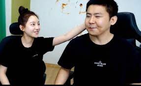 혹시라도 제목을 보시고 선 넘는 어그로라고 생각하신 팬분들은 유튜브 검색창에 '철구 이혼' 이라고 검색 한 번 해주세요. U0rufpto3nl 6m