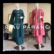 Baju kurung tradisional adalah lebih labuh dan longgar berbanding dengan baju kurung moden. Rsfg Rahim Simon Fashion Gallery Kenali Design Dan Potongan Koleksi Tradisional Klasik Rsfg Baju Kurung Riau Pahang Dan Kebaya Riau Pahang Beza Hanya Pada Potongan Pesak Bawah Baju Shj