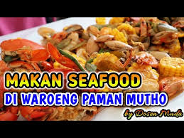 Berikut ini kami rangkum 37 tempat wisata kuliner di bandung yang terkenal enak dan wajib anda cobain, silahkan. Makan Seafood Berserak Di Medan Waroeng Paman Mutho By Dosen Muda Youtube