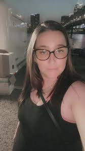 Desirae Foster (@desiraefoster)