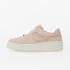 Backed by deep learning neural networks, our algorithm finds you the lowest priced sneaker with the fastest delivery time in less than a second. Damen Sneaker Und Schuhe Nike W Air Force 1 Sage Low Particle Beige Particle Beige Phantom Footshop