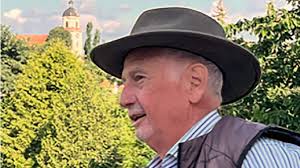 Ost-West-Geschichte: Behütete Kindheit, Beruf als Berufung