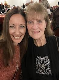 Hi everyone, I adopted this girl today unexpectedly. Had a friend reach out  that got her a few days before that from the breeder, but was having to  rehome her due to