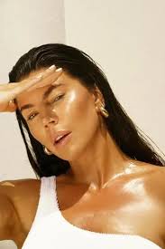 Find & Hire Female Cannabis Influencers