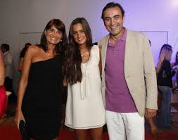 She is well suited for marriage and often becomes a responsible loving parent. Caras Rita Salema Diverte Se Em Programa Familiar