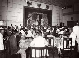1928 Moulin Rouge In Surabaya Look At Those Ladies Styles Gatsby Era Short Hair Flapper Styles Belanda Indie Sejarah