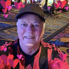 What are some restaurants with outdoor seating for lunch in Springfield,  Missouri?