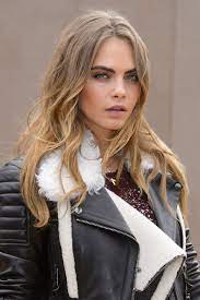Cara jocelyn delevingne was born in london, england, to pandora anne (stevens) and charles hamar delevingne, a property developer. Cara Delevingne Starportrat News Bilder Gala De