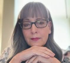 Women's experiences with wigs and hair care in their 60s and 70s