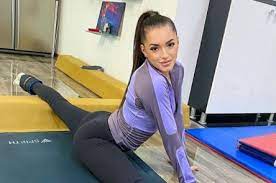 This will prevent larisa from sending you messages, friend request or from viewing your profile. Interviu Exploziv Cu Larisa Iordache Dezvaluiri Din Intimitatea Gimnastei La Ce Varsta A Fost Primul Sarut Video Mobile