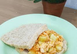 Kamu bisa mengonsumsi cemilan diet ini kapan saja, terutama saat kelaparan melanda. Menu Sandwich Roti Gandum Tahu Pedas Untuk Diet