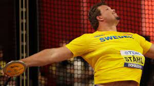 En kille med båda fötterna på jorden. Daniel Stahl Ska Knipa Ett Av De Aldsta Rekorden Inom Tva Ar Jag Slangde Nastan Varldsrekord Inomhus I En Fotbollshall Sport Svenska Yle Fi