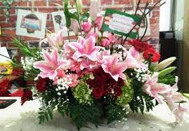 Banyaknya pilihan toko bunga yang tersebar di kota surabaya terkadang membuat calon pelanggan bingung memilih toko mana yang terbaik, termurah dan terpercaya. Alamat Telepon Toko Bunga Surabaya