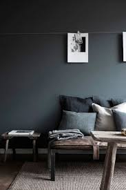Een grijze muur kan ook overal mee gecombineerd worden, maar kan snel grauw overkomen. 8 Ideeen Over Grijze Verf Grijze Verf Verfkleur Groene Verfkleuren