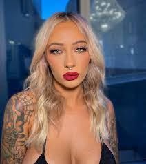 Brittany Bratton's Instagram, Twitter & Facebook