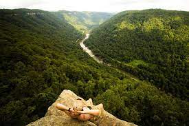 Sandstone Walls Provide A Striking Backdrop For This Hike Along The New River Gorge Near Fayetteville West Vir West Virginia Hiking New River Gorge New River