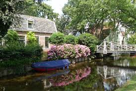 Now a quiet and rural village with no more than 2500 inhabitants, in the seventeenth century broek in waterland used. Broek In Waterland Izi Travel