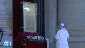 Pope francis has urged other clergymen to 'have the courage' to visit the sick despite the risks. The Image Of Mary That Pope Francis Wanted Present For His Urbi Et Orbi Blessing