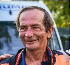 134 motards vormen erehaag voor overleden zaakvoerder van Kortrijkse  Autorijschool