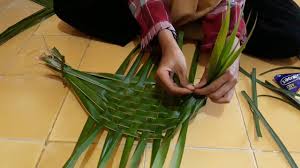 Cara membuat klangsah dr anyaman daun kelapa yg bagus mewah. Sarangan Kerajinan Daun Kelapa Youtube