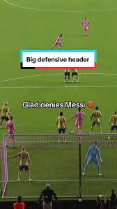 Justin Glad denies Messi with big defensive header