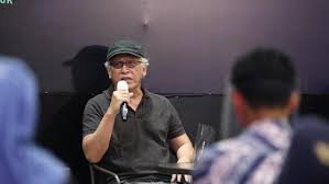 Saudara/i ku seiman.para facebooker yang dirahmati allah.sungguh tak sekali pun kudengarkan muhadharah ini. Lirik Iwan Fals Ibu Sosok Yang Berperan Dalam Karier Penyanyi Bento