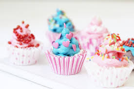 Badekugeln gibt es in diversen formen, farben und mit unterschiedlichen düften. Badebomben In Cupcake Form Selber Machen Kreative Geschenkidee