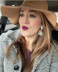 Happy International Lipstick 💄 Day. الوابر NdP ASA Lips without LIPSTICK  ARE LIKE САКЕ without frosting @NewYouMedia