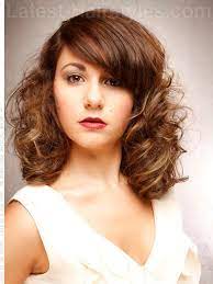 Different hairstyles look best with certain hair types, and it can be a challenge to find the one that's right for your curls. Best Haircut Curly Hair Oval Face Folade