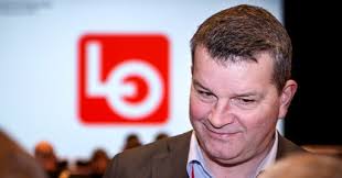 Han hadde mange verv i vår bevegelse. B5vf8v8xjseitm