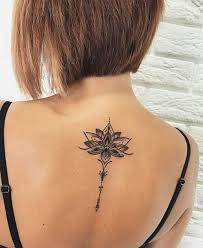 Kadin Boyun Alti Lotus Cicegi Tesettur Giyim Boyun Sirt Dovmeleri Dovme Inspiration Tattoos