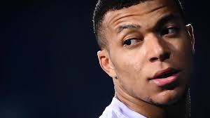 His father wifried mbappe comes from cameroon, his mother is the former handball player fayza lamari, who was born in algeria. Kylian Mbappe Paris Sturmer Fordert Fc Bayern Munchen Heraus