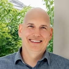 Damian Grass's Instagram, Twitter & Facebook