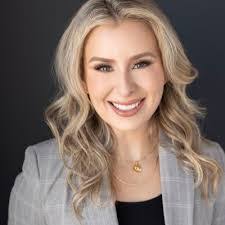 Laura Flannery's Instagram, Twitter & Facebook