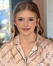 𝐏𝐫𝐨𝐦 𝐦𝐚𝐤𝐞𝐮𝐩 𝐥𝐨𝐨𝐤 💃🏻,