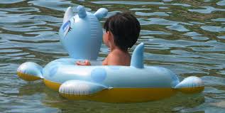 Although 95% of children accidentally slip under an underwater slide, it is important to be alert and aware of the signs of drowning that can occur when the child appears to be safe. 6 Important Steps To Protect Kids From Dry Drowning