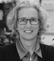 Tara Flood's Instagram, Twitter & Facebook