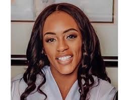 Lauren Calhoun's Instagram, Twitter & Facebook