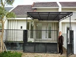 Desain pagar rumah simple menggunakan bilah kayu yang dicat putih memberikan warna cerah pada keseluruhan rumah. Bengkel Las Pagar Minimalis Di Malang Pesan Pagar Murah Malang Pagar Rumah Minimalis Pagar Besi Pagar Stainless Gerbang Rumah Teralis Jendela Teralis Jendela Kanopi Rumah Canopy Rumah Stainless Steel Railing Tangga