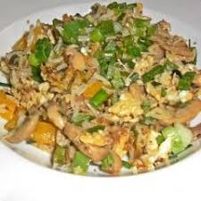 Reis Mit Fruhlingszwiebeln Und Champignons Im Wok Vegetarisch Rezept Rezepte Lebensmittel Essen Wok Rezepte