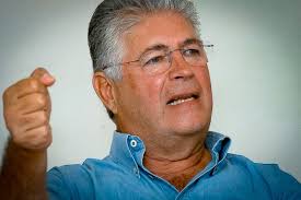 Assembleia rende homenagens aos 83 anos de Roberto Requião