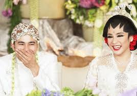 Sanggar rias garisa adalah sanggar rias pengantin tata tradisional, nasional juga rias pra wedding, rias wisuda dan make up artis. Makeup Pengantin Jawa Saubhaya Makeup