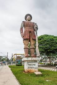 Quem não recorda as estátuas de lenin sendo arrancadas das praças públicas após o fim da urss? Estatua Do Borba Gato E Pichada Por Manifestantes Veja Sao Paulo