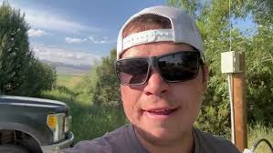 Changing a pivot intake screen pump