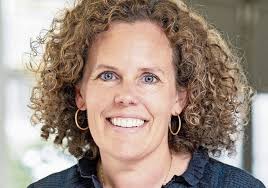 Mit Gin, Schaum und Elan: Die Badisaison beginnt!