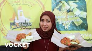 Kalau sulit menemukan gerai ayam gepuk pak gembus, gak perlu galau. Gincu Gula Ayam Gepuk Pak Gembus Yang Pedas Gila