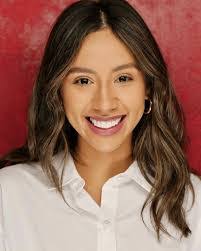 Danielle Kossman's Instagram, Twitter & Facebook